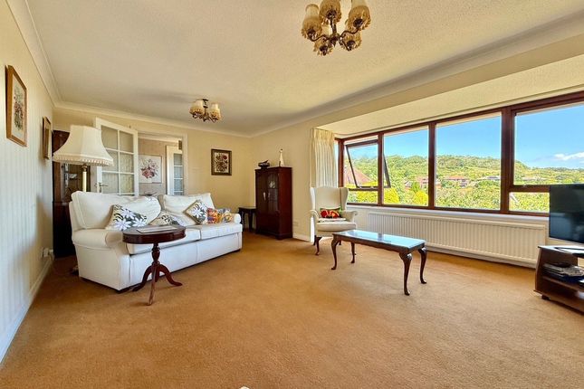 3, Lincoln Close, Eastbourne photo 2