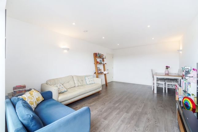 Flat 8, Crocus Court, 418, Hillcross Avenue, Morden photo 4