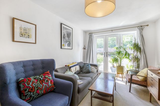 6 Isis House,, 5 Worcester Close, London photo 4
