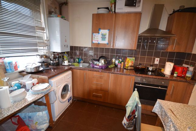 Room 1 12 Hursthead Walk, Manchester photo 3