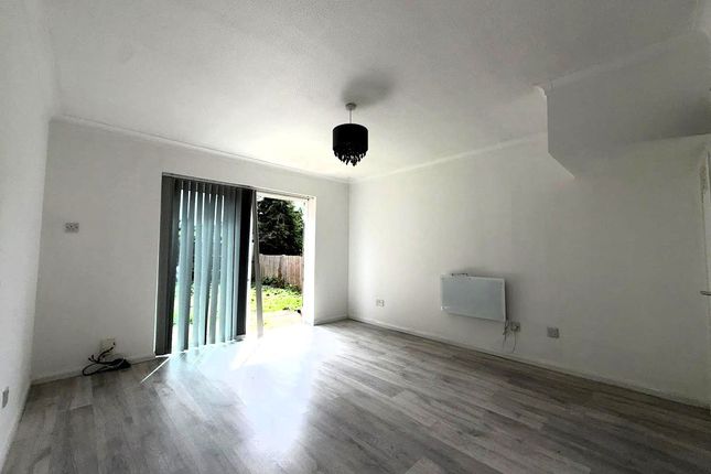 2b, Bedfont Green Close, Feltham photo 3