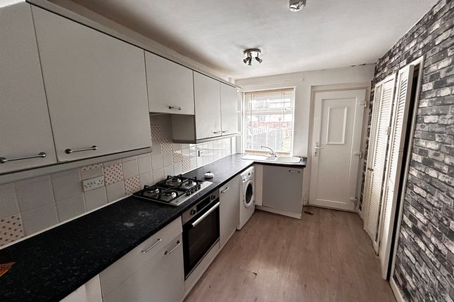 33, Dale Crescent, Irvine photo 3