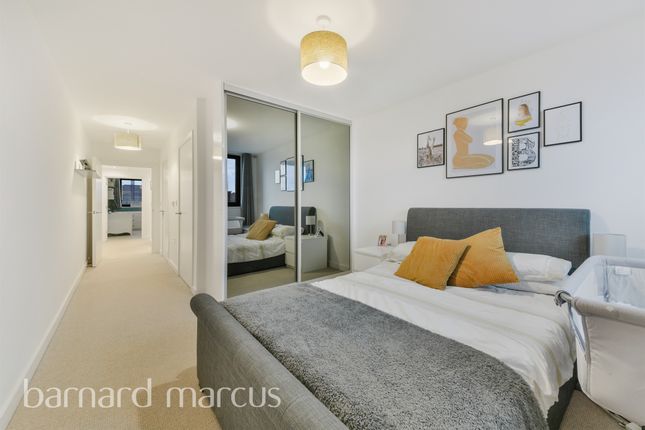 Flat for sale in Verney Road, London