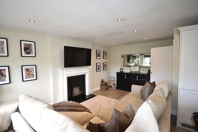 7 Ashton Avenue, Macclesfield photo 2