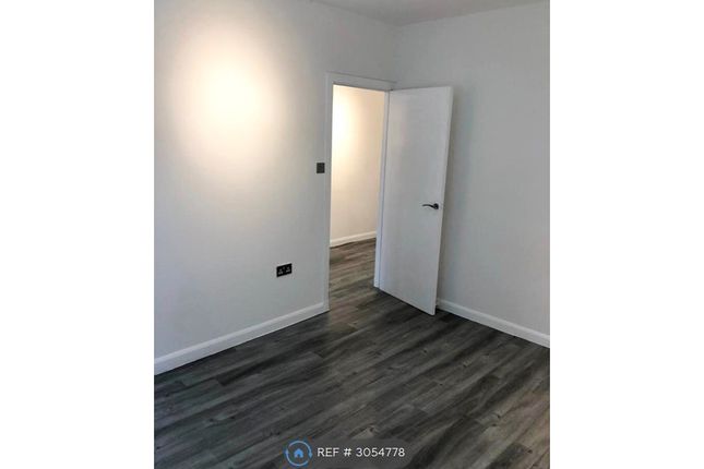 Flat, Westgate, Burnley photo 4