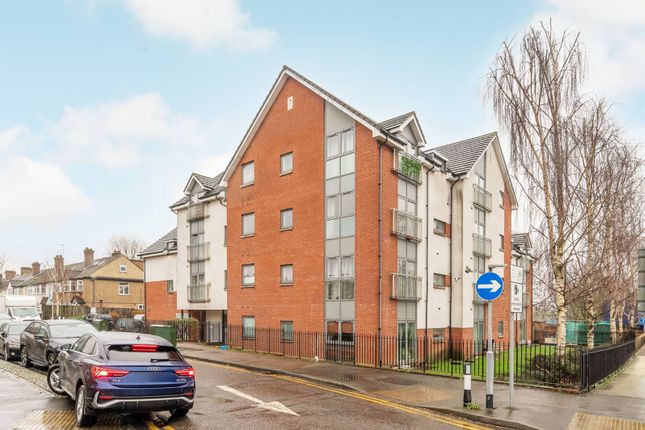Thumbnail Flat for sale in Rosehill Avenue, Sutton