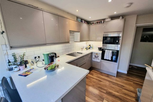 Room 5, 12, Dallamoor, Telford photo 2