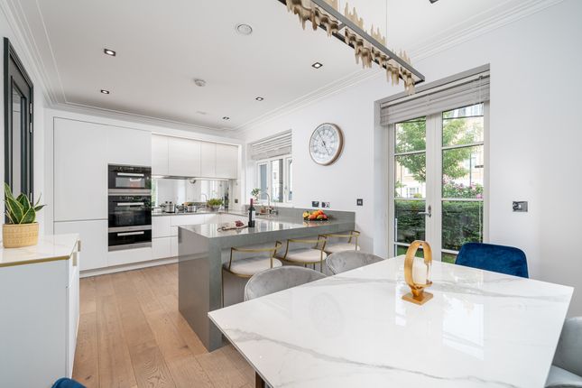 16, Egerton Drive, Isleworth photo 2
