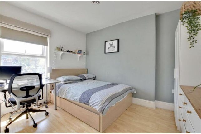 72 - Flat C, Woolwich Road, London photo 4