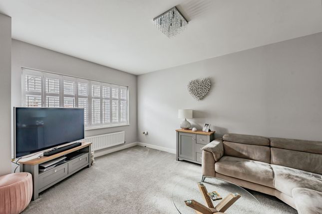 2, Whalebone Wood Road, Crawley photo 3