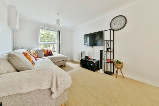 35, Fallowfield, Hertfordshire photo 2
