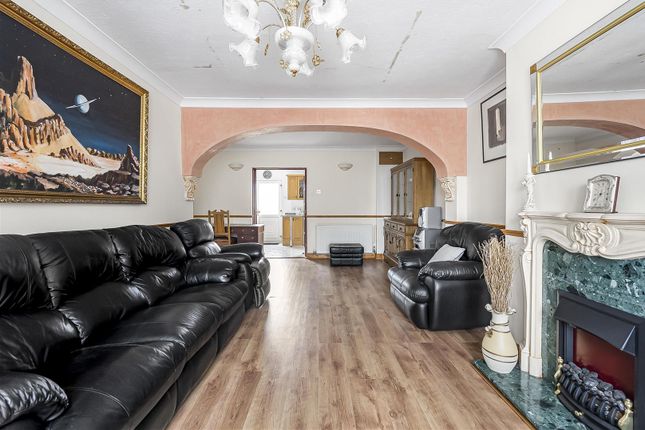 42, Stortford Road, Hoddesdon photo 2
