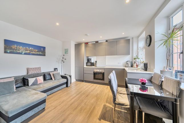 Flat 7, Compass House, Pynnacles Close, Stanmore photo 2