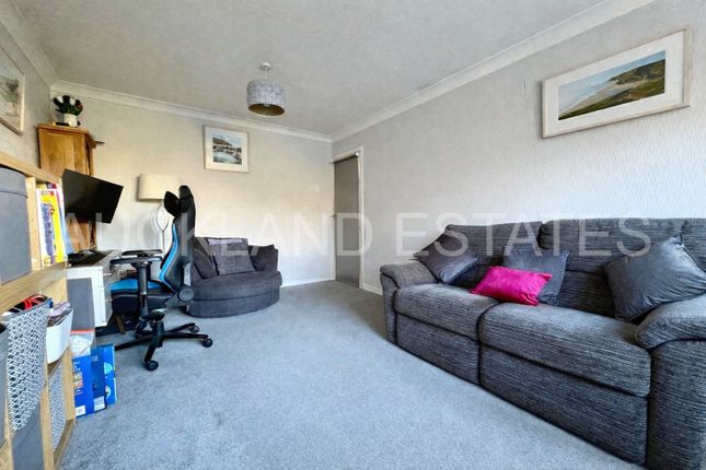 13, Birch Grove, Potters Bar photo 3