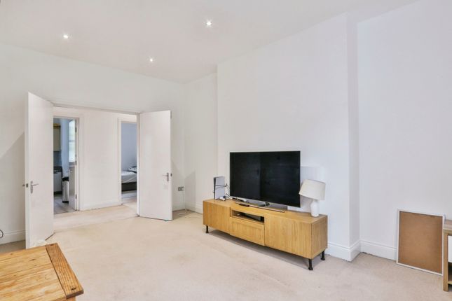 Flat 4, 8, Wimborne Road, Dorset photo 3