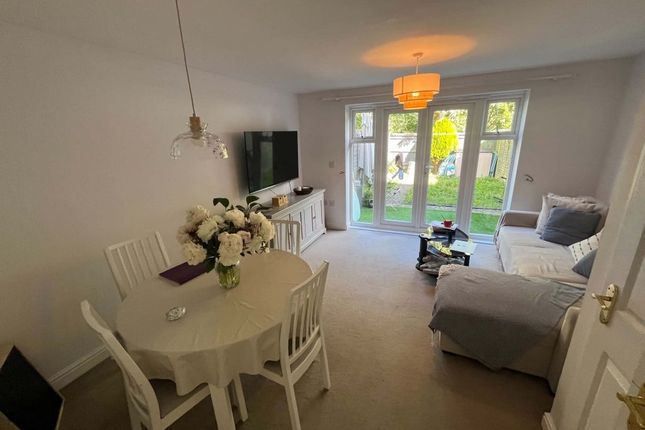 12, Montague Drive, Thatcham photo 2