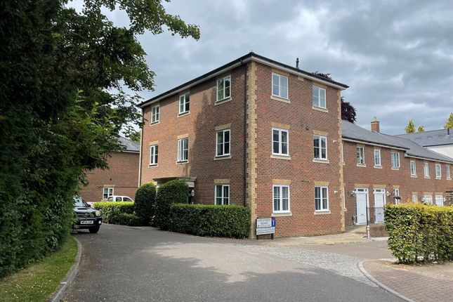 Thumbnail Flat for sale in Malmesbury Gardens, Winchester