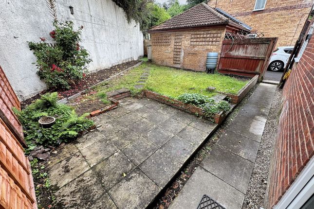 9 Halses Close, Exeter photo 4