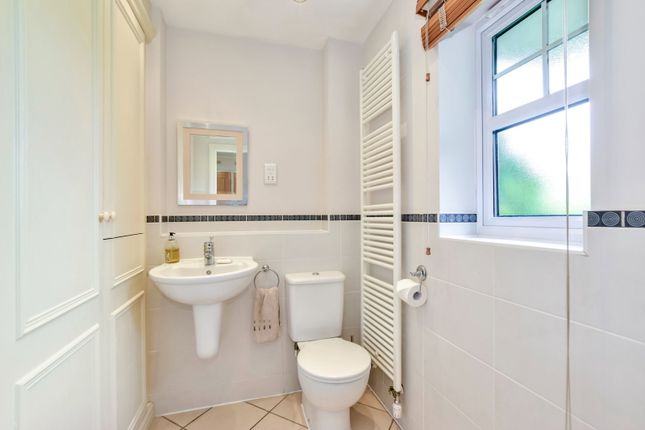 4, Woodstock Road, Bushey photo 4