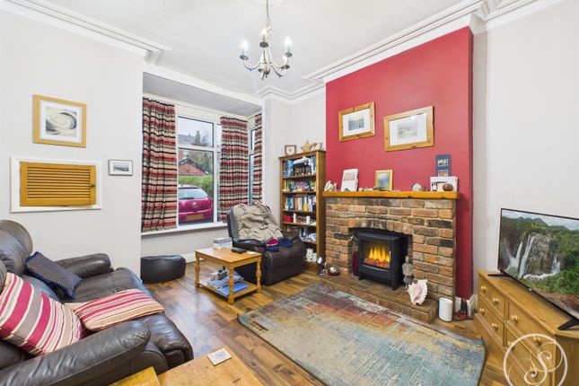5, Hollyshaw Walk, Leeds photo 4