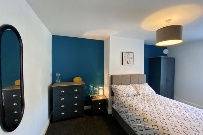 ROOM 3, 15, Green Street, Burnley photo 2