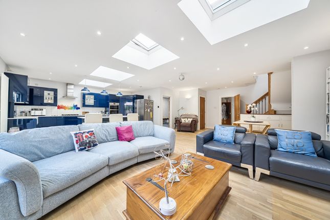 Ashley Close, Pinner photo 4
