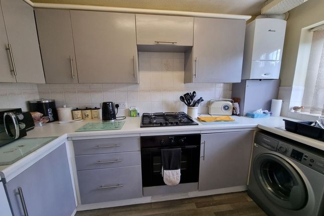 4, Ivy Close, Southampton photo 4