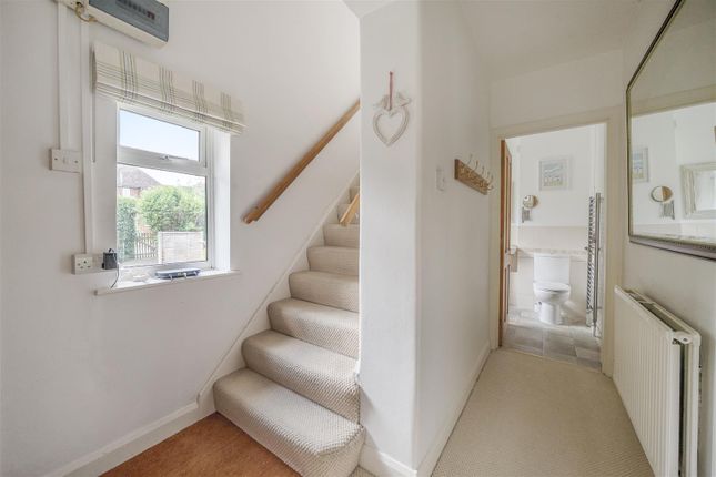 2, Farleys Close, West Horsley photo 3