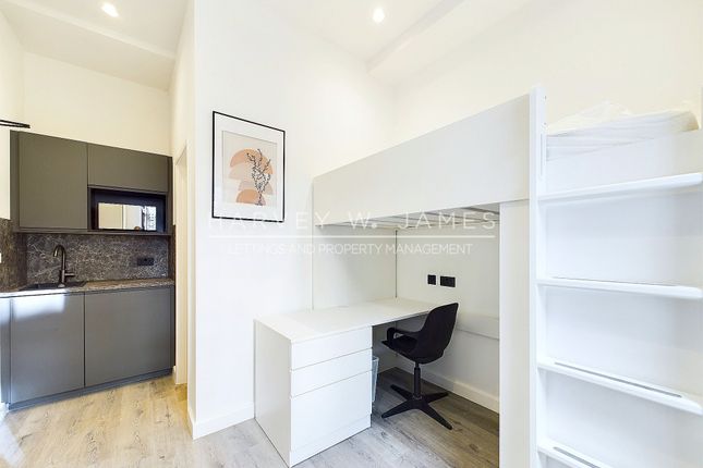 Room 3, 37 Tavistock Place, London photo 3