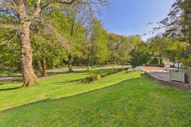 12, Badgers Wood, Caterham photo 4