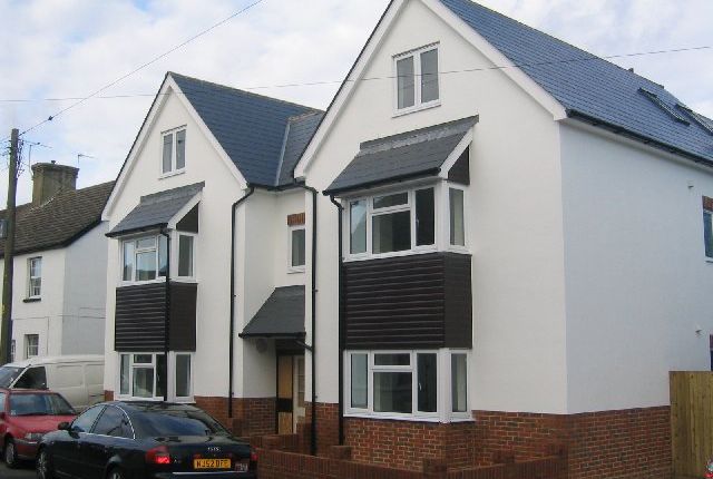 Thumbnail Flat to rent in New Street, Crawley