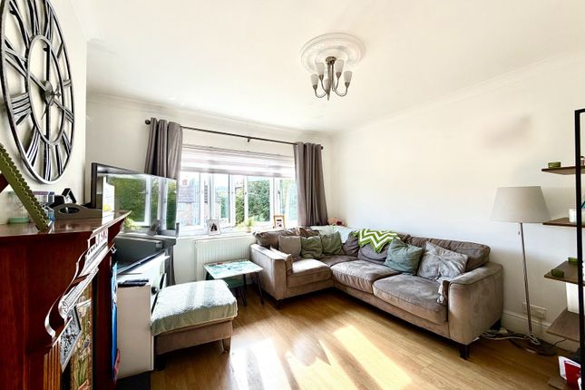 213, Moor Lane, Chessington photo 2