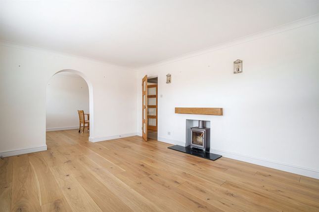 14 Howard Avenue, Chichester photo 3