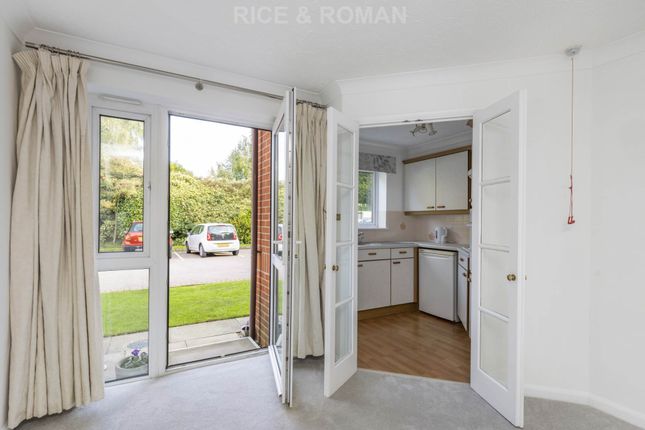 2 Royston Court, Manor Road North, Esher photo 4