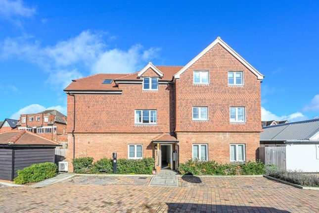 Flat for sale in Drapers Place, Godalming, Godalming
