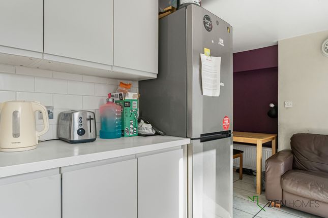20 Hampden Lane, London photo 3