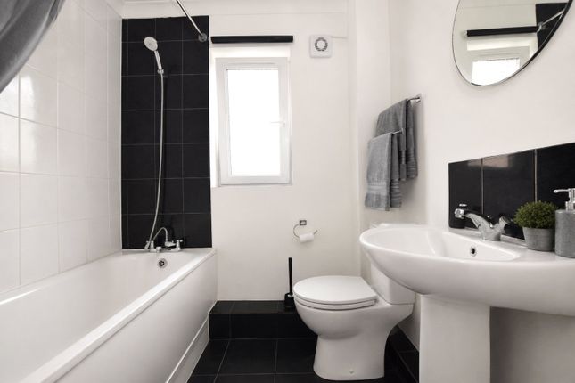 7, Dalestone Mews, Romford photo 2