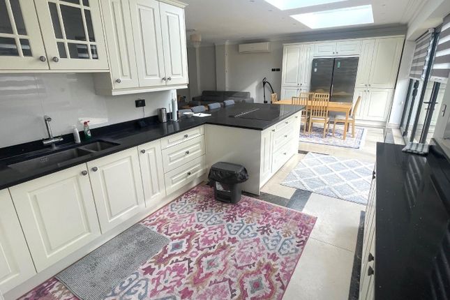 Kitchen 2.Jpg