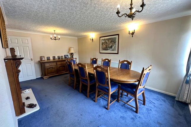 19, Spinney Close, Walsall photo 4