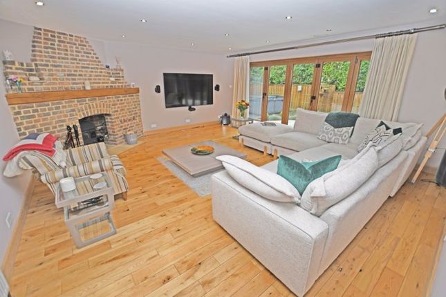 Little Goddington, Goddington Lane, Maidstone photo 4