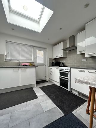 28 Carlisle Terrace, Bradford photo 2