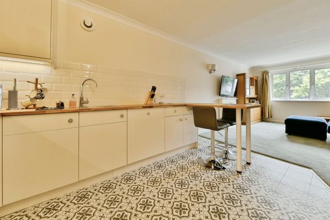 Flat 21, Maples Court, Bedford Road, Hitchin photo 4