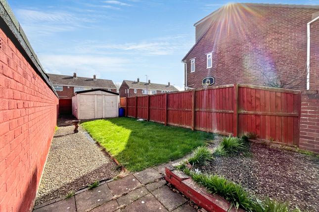 4 Cedar Grove, Hebburn photo 3