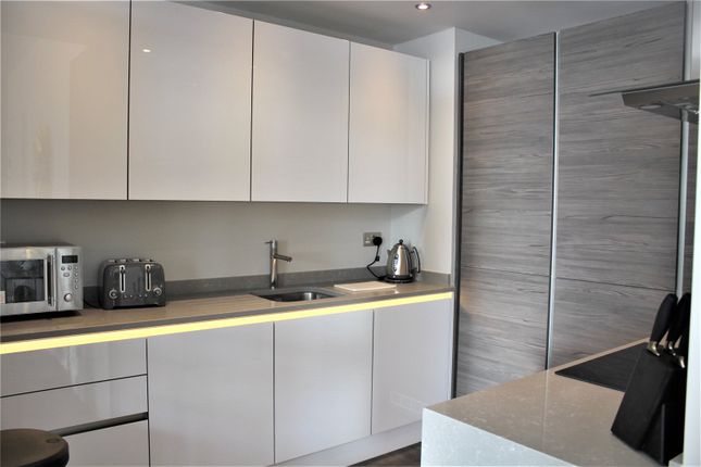 Thumbnail Flat to rent in 238, City Road, London