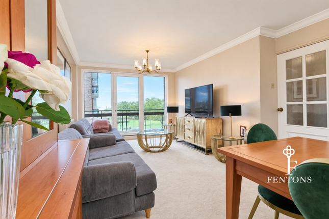 12 Frinton Court, The Esplanade, Frinton-on-Sea photo 2