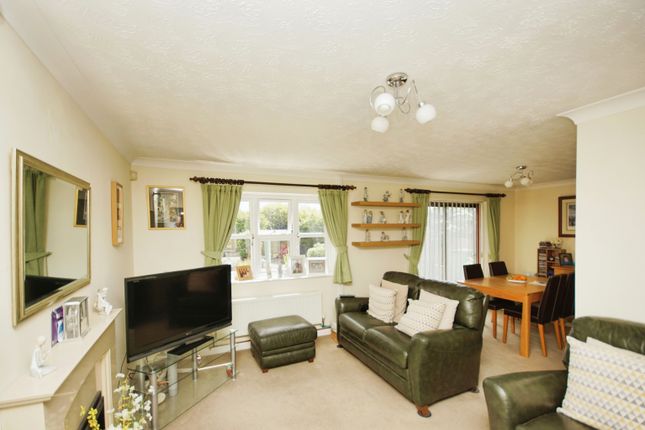 7, Meadow Way, Bristol photo 4