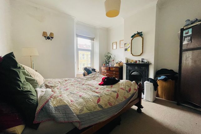 43, BRISTOL photo 5