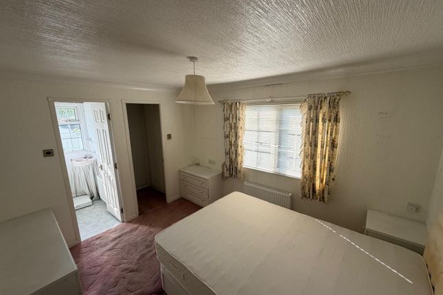 12, Sovereign Park, Holyhead Rd, Wolverhampton photo 3