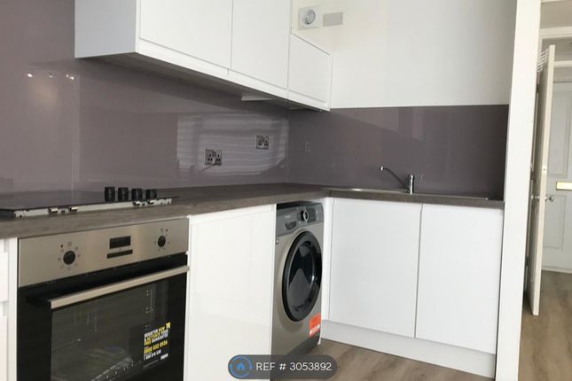 Flat  Selwyn Court, Long Meadow Road Bedgrove, Aylesbury photo 2