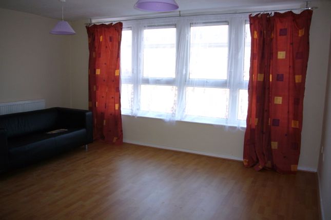 Maisonette to rent in Tiptree Crescent, Clayhall, Ilford